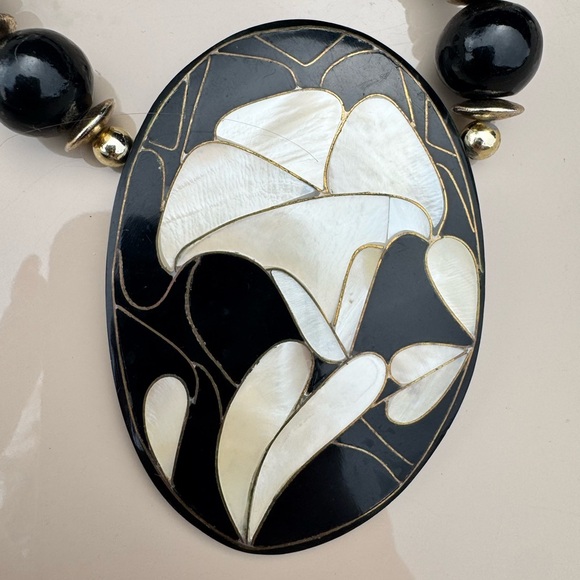 Vintage Lee Sands Mother of Pearl Inlay Lily Beaded Necklace  Vintage Lee Sands Mother of Pearl Lilly Necklace